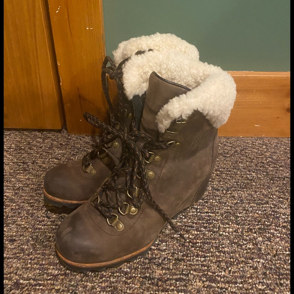 COPY - Brown leather and shearling wedge boots